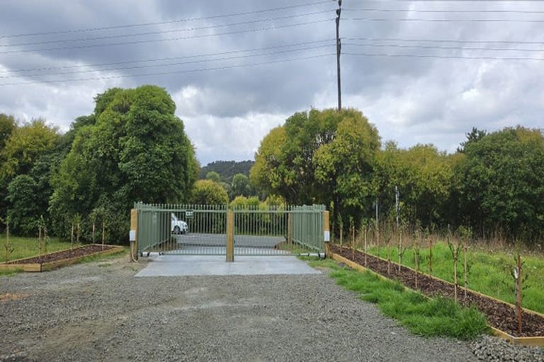 Photo of property in 1145 Kahikatea Flat Road, Waitoki, Kaukapakapa, 0871