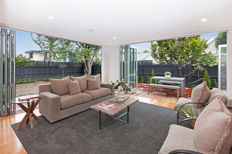 Photo of property in 102 Heaton Street, Merivale, Christchurch, 8052