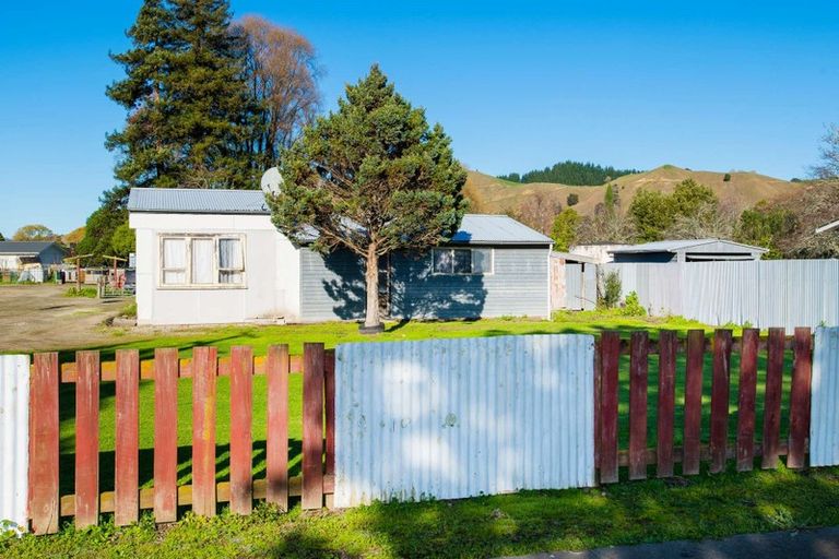 Photo of property in 10 Kipling Road, Te Karaka, 4022