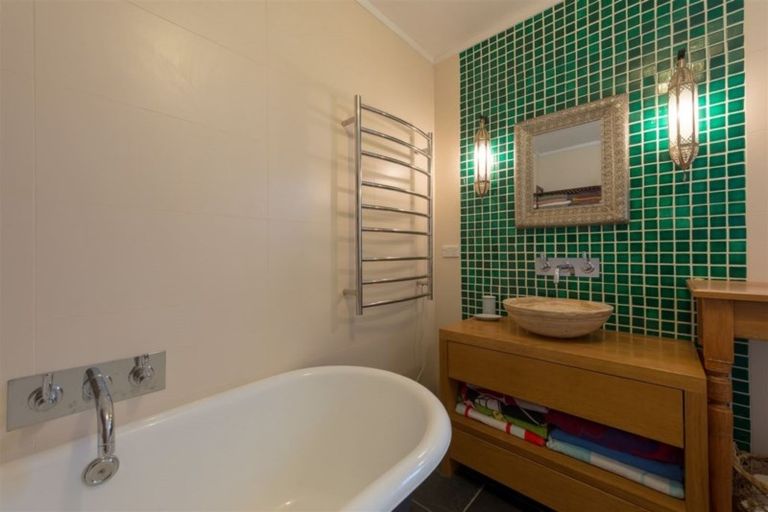 Photo of property in 137 Long Beach Road, Russell, 0202