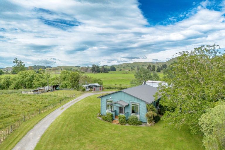 Photo of property in 978 Pourerere Road, Omakere, Waipawa, 4271