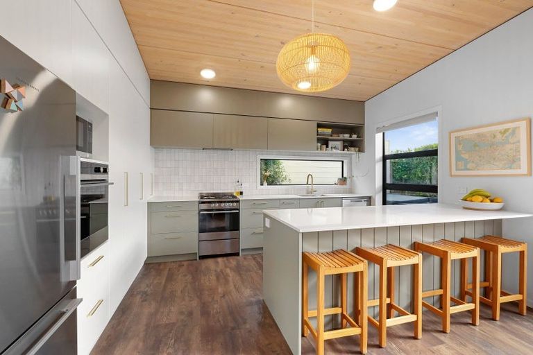 Photo of property in 318 Mangorei Road, Merrilands, New Plymouth, 4312