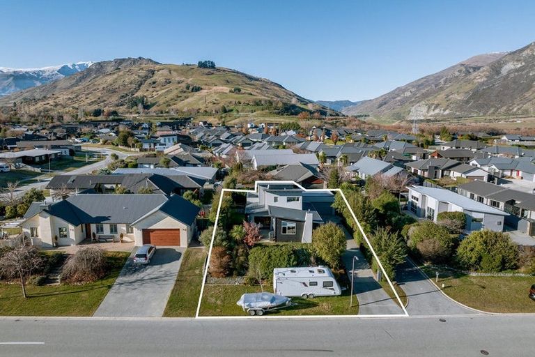 Photo of property in 3 Rere Road, Lake Hayes, Queenstown, 9304