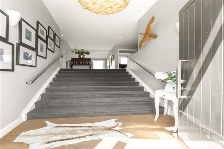 Photo of property in 1 Seacliffe Avenue, Belmont, Auckland, 0622