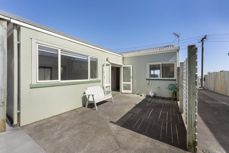 Photo of property in 160 Molesworth Street, New Plymouth, 4312