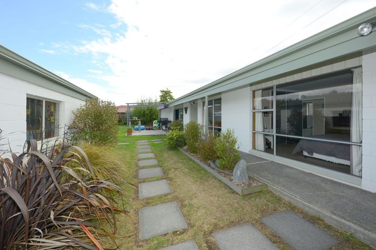 Photo of property in 91 Denise Crescent, Hornby, Christchurch, 8042