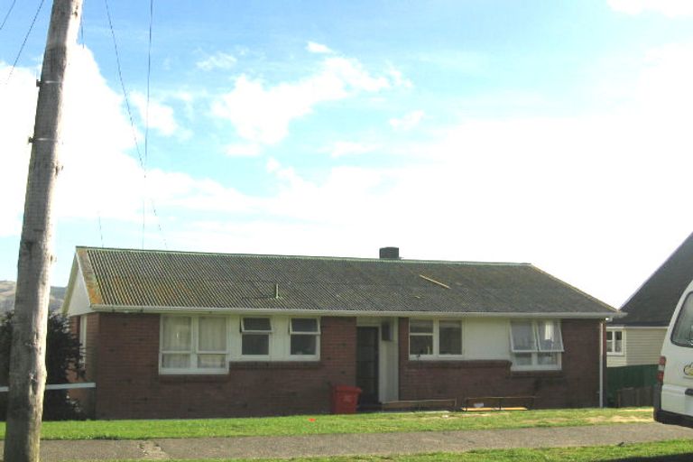 Photo of property in 28 Aberfeldy Street, Cannons Creek, Porirua, 5024