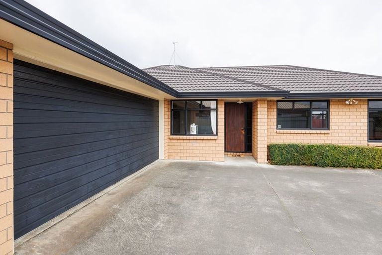 Photo of property in 46 Geneva Terrace, Kelvin Grove, Palmerston North, 4414