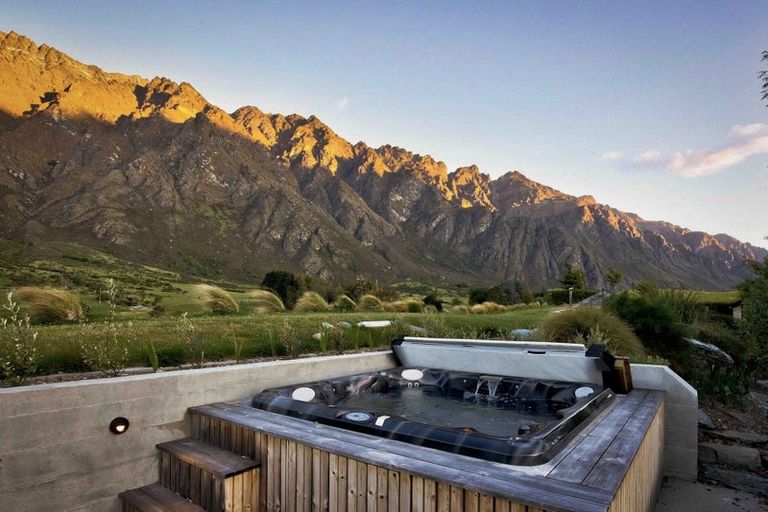 Photo of property in 6 Stockyard Lane, Jacks Point, Queenstown, 9371