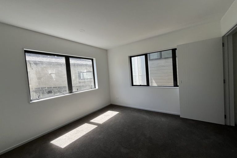 Photo of property in 10a Mantra Road, Massey, Auckland, 0614