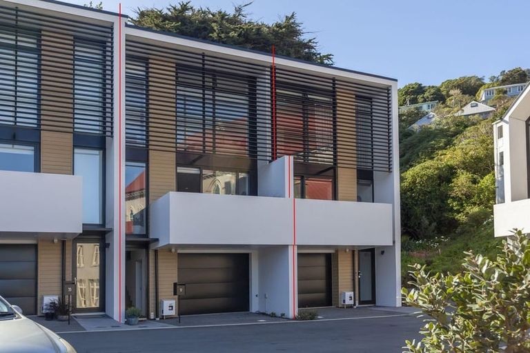 Photo of property in 37 Erica Pabst Way, Island Bay, Wellington, 6023