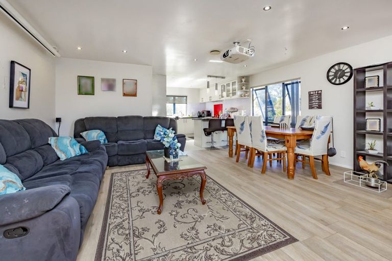 Photo of property in 1/52 Sikkim Crescent, Clover Park, Auckland, 2019