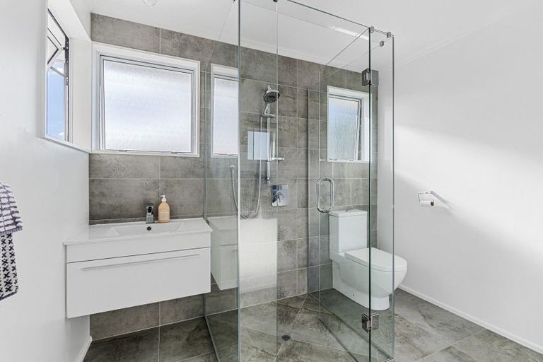 Photo of property in 49 Queens Road, Glen Avon, New Plymouth, 4312