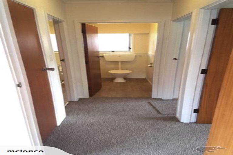 Photo of property in 2/11 Ashdown Place, Pahurehure, Papakura, 2113