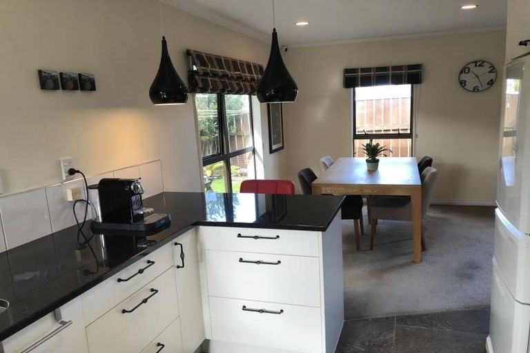 Photo of property in 2/212 Waterloo Road, Hutt Central, Lower Hutt, 5011