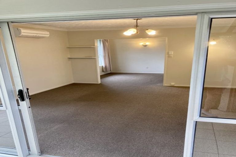 Photo of property in 2/50 Chipping Lane, Redwood, Christchurch, 8051