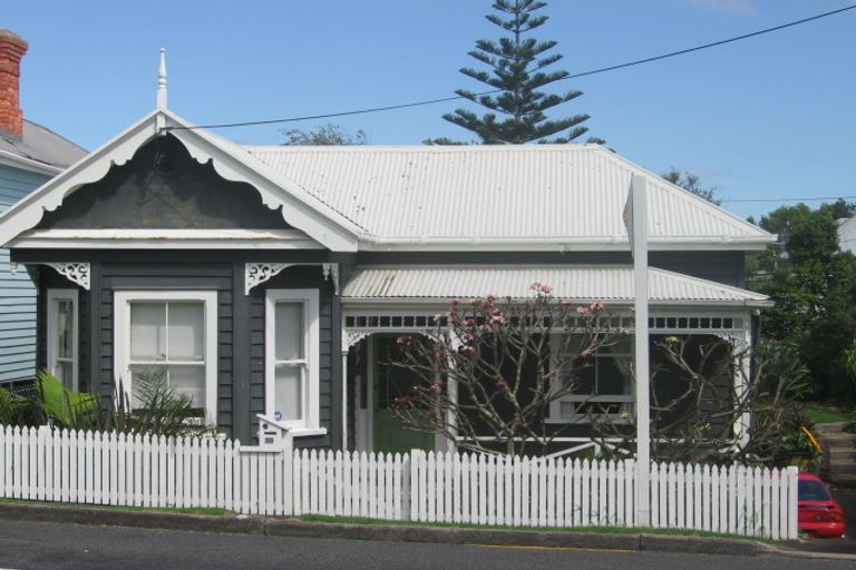 Photo of property in 35 Mozeley Avenue, Devonport, Auckland, 0624