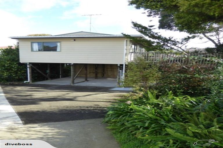 Photo of property in 12a Seaton Road, Murrays Bay, Auckland, 0630