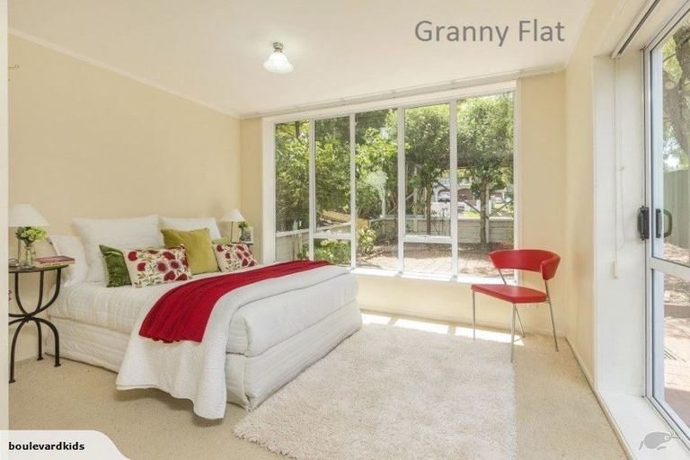 Photo of property in 36 James Evans Drive, Northcote, Auckland, 0627