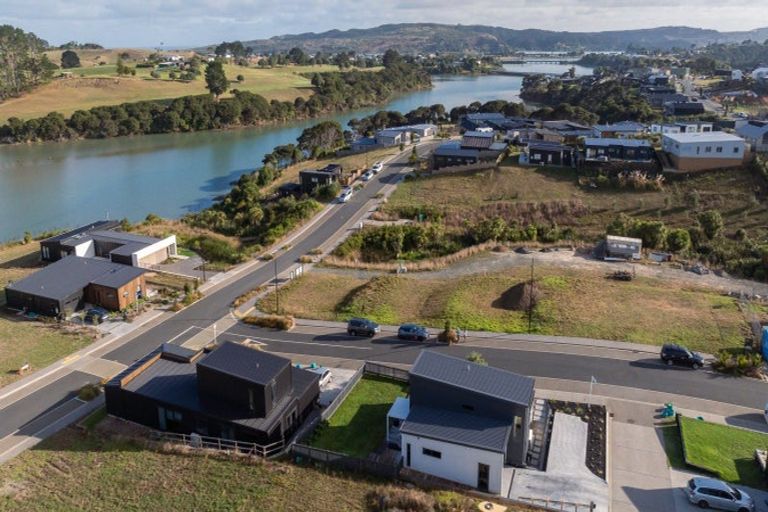 Photo of property in 2 Taeore Lane, Raglan, 3225