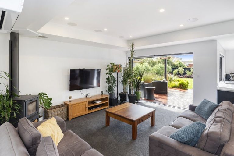 Photo of property in 17 Chipping Lane, Redwood, Christchurch, 8051