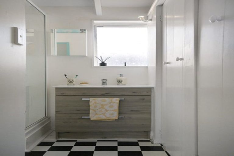 Photo of property in 24/125 Queens Drive, Lyall Bay, Wellington, 6022