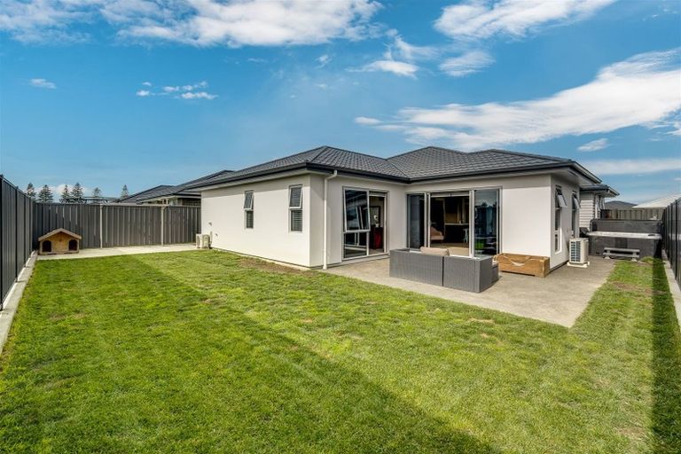 Photo of property in 28 Hurunui Drive, Te Awa, Napier, 4110