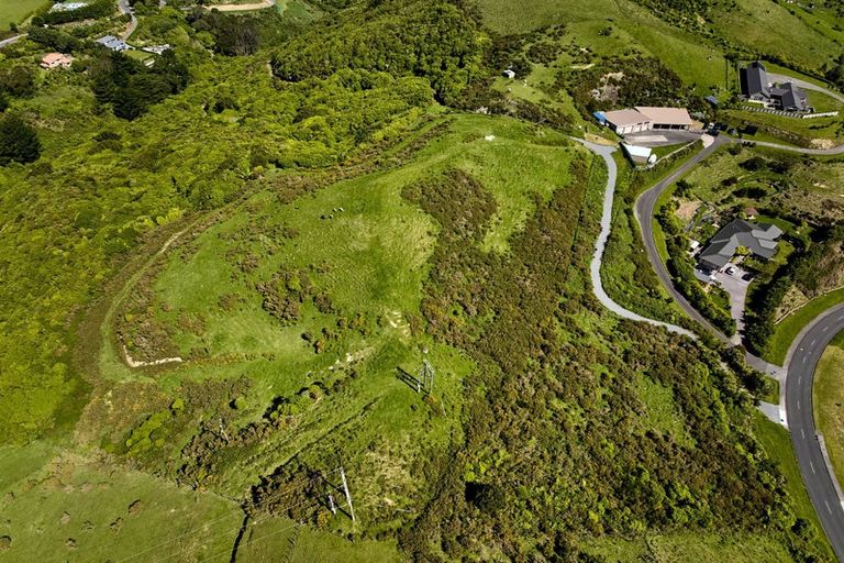 Photo of property in 132 Bing Lucas Drive, Tawa, Wellington, 5028
