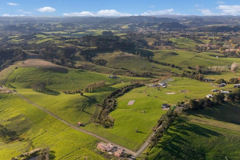 Photo of property in 88 Valley Road, Waitoki, 0871