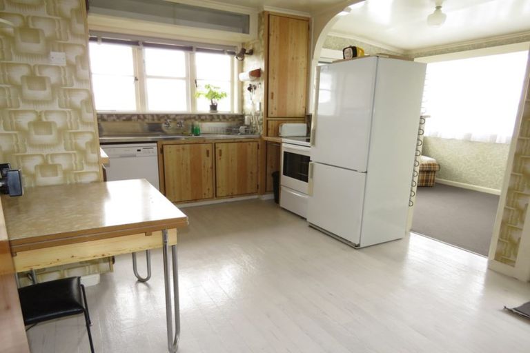 Photo of property in 33 Savoy Road, Glen Eden, Auckland, 0602