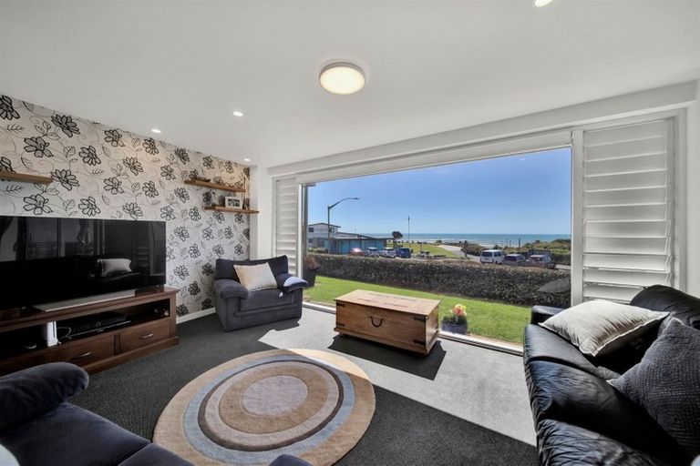 Photo of property in Weekeston Apartments, 2 Nobs Line, Strandon, New Plymouth, 4312