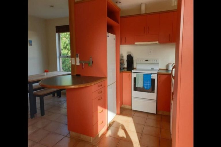 Photo of property in 64 Oakley Crescent, Hornby, Christchurch, 8042