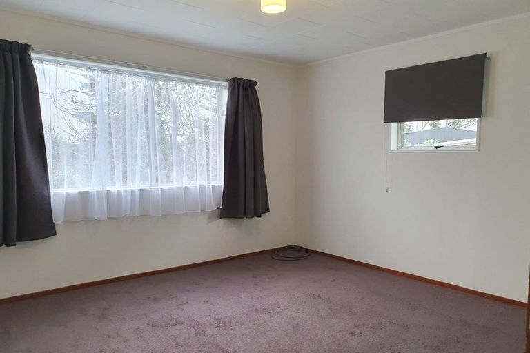 Photo of property in 3 Garton Drive, Massey, Auckland, 0614