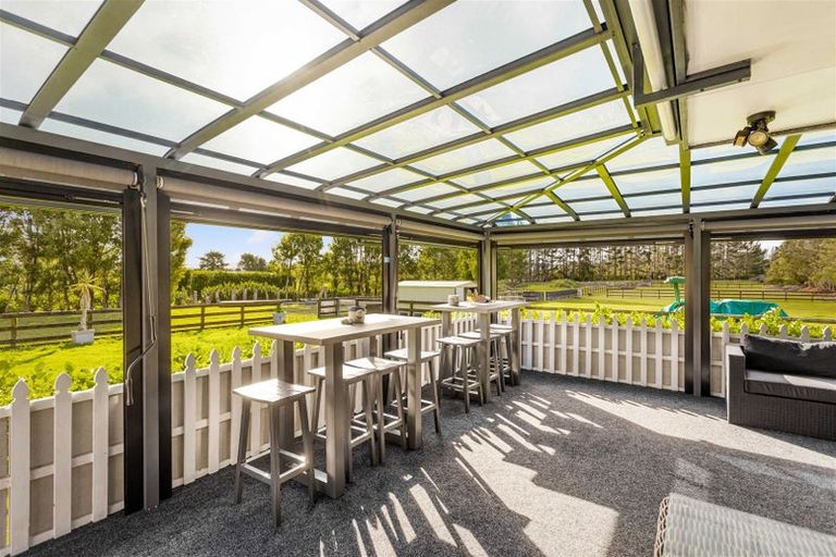 Photo of property in 278 Boord Crescent, Kumeu, 0891