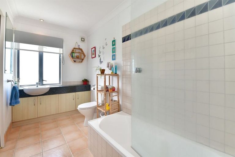 Photo of property in 11 Alverna View, Gulf Harbour, Whangaparaoa, 0930