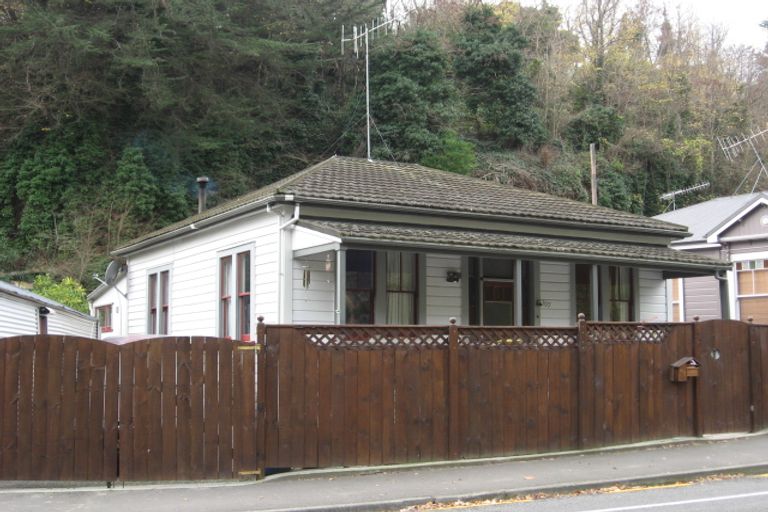 Photo of property in 107 Shakespeare Road, Bluff Hill, Napier, 4110