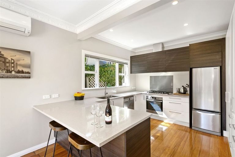 Photo of property in 32 Cavendish Square, Strathmore Park, Wellington, 6022