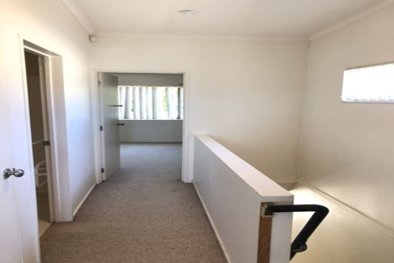 Photo of property in 10 Brashier Circle, Sunnyvale, Auckland, 0612