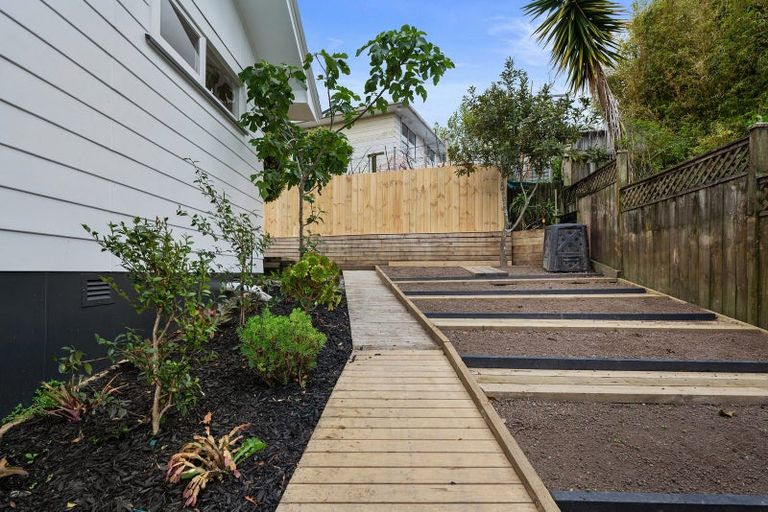Photo of property in 28 Cockayne Crescent, Sunnynook, Auckland, 0620