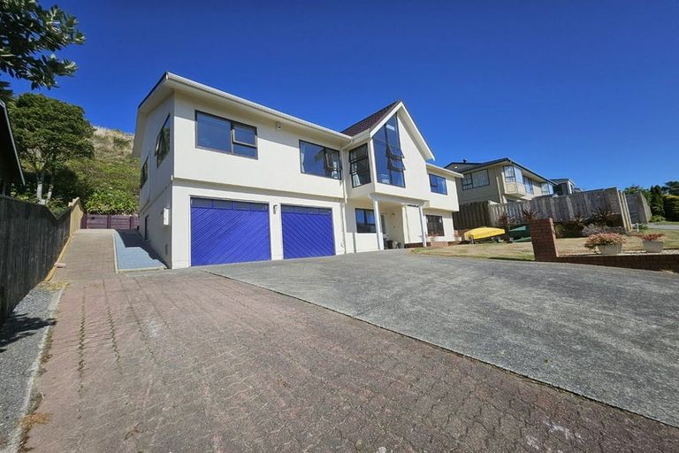Photo of property in 65 Woodman Drive, Tawa, Wellington, 5028