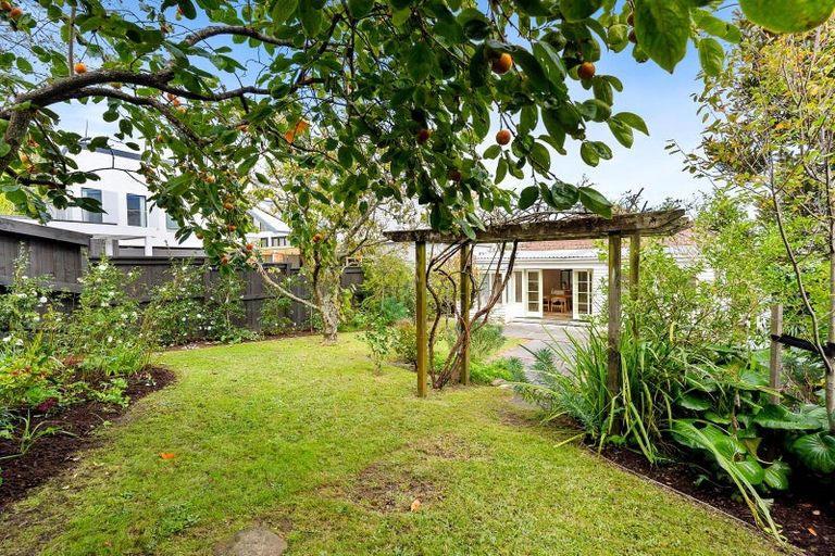Photo of property in 9 Salisbury Street, Herne Bay, Auckland, 1011