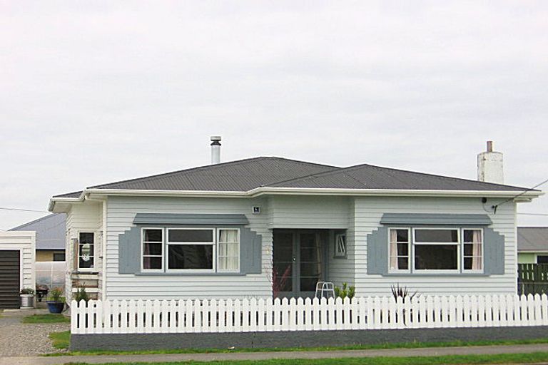 Photo of property in 30 Hannan Street, Levin, 5510