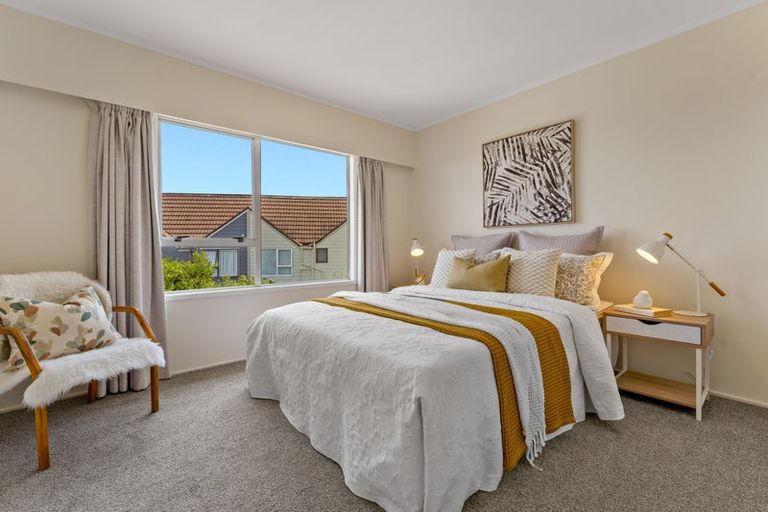 Photo of property in 2/43 Telstar Place, Beach Haven, Auckland, 0626