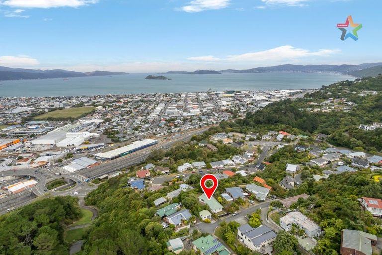 Photo of property in 20 Walnut Way, Maungaraki, Lower Hutt, 5010