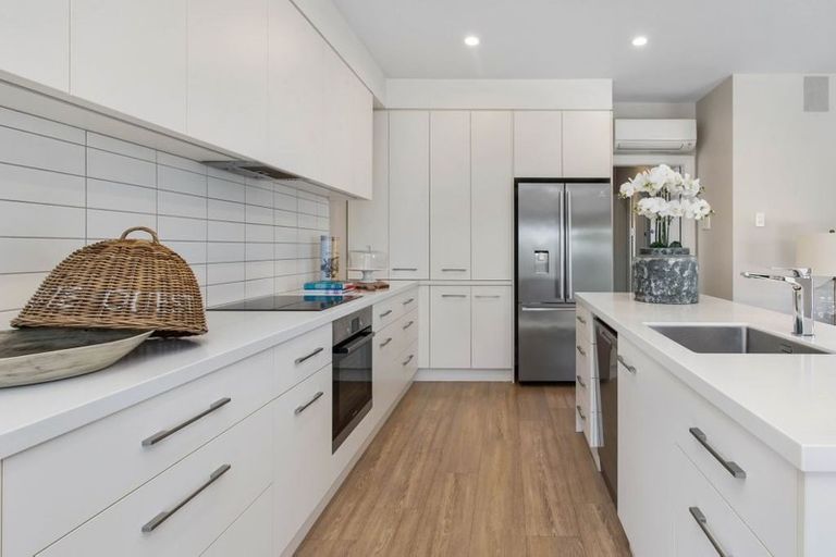 Photo of property in 27 Somerfield Street, Somerfield, Christchurch, 8024