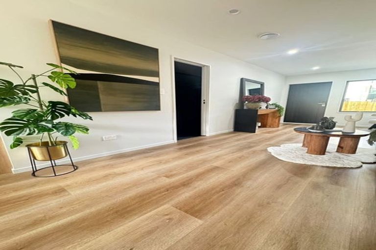 Photo of property in 44 Challen Close, Conifer Grove, Takanini, 2112