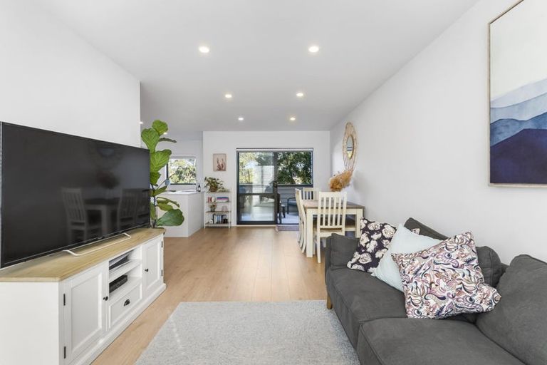 Photo of property in 6/7 South Pacific Place, Henderson, Auckland, 0612