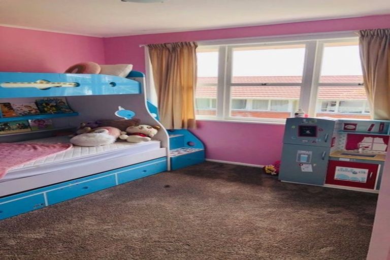 Photo of property in 18 Renwick Street, Papakura, 2110