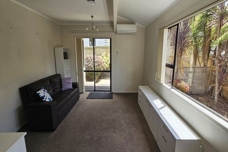 Photo of property in 1/32 Palliser Lane, Browns Bay, Auckland, 0630