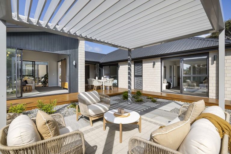 Photo of property in 102 Moffat Road, Bethlehem, Tauranga, 3110